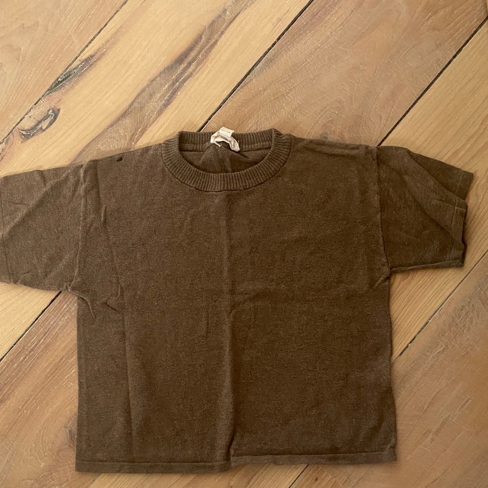 Kids Short Sleeve Tee in Brown - Size 5 . Organic cotton
Australian brand Grown